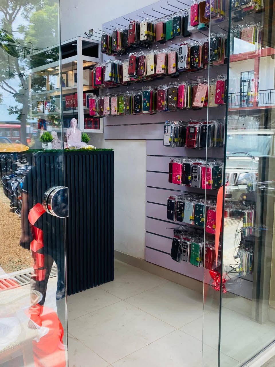 Tech Spot 2.0 Interior